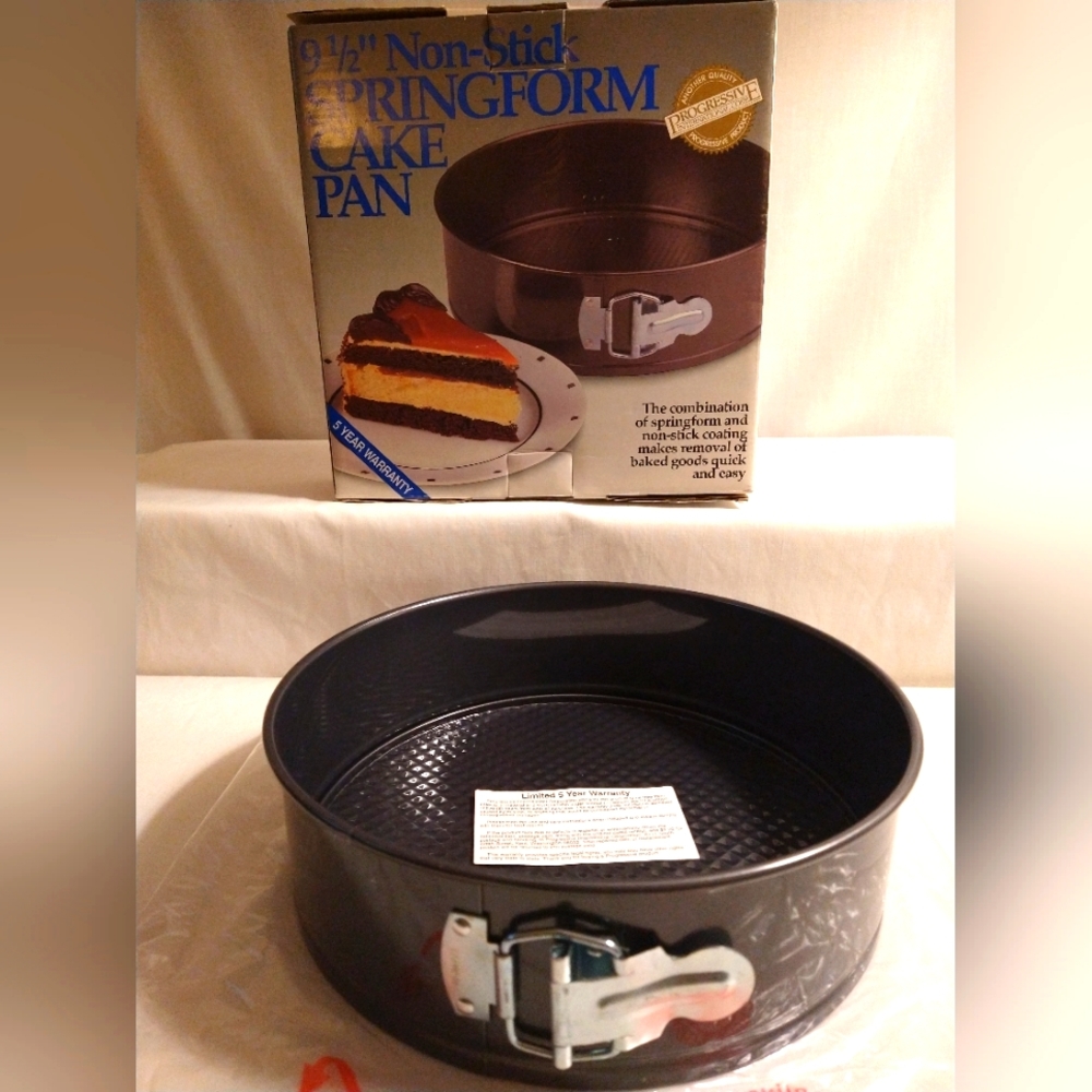 PROGRESSIVE 9 1/2 INCH SPRING FORM CAKE PAN (NWT)